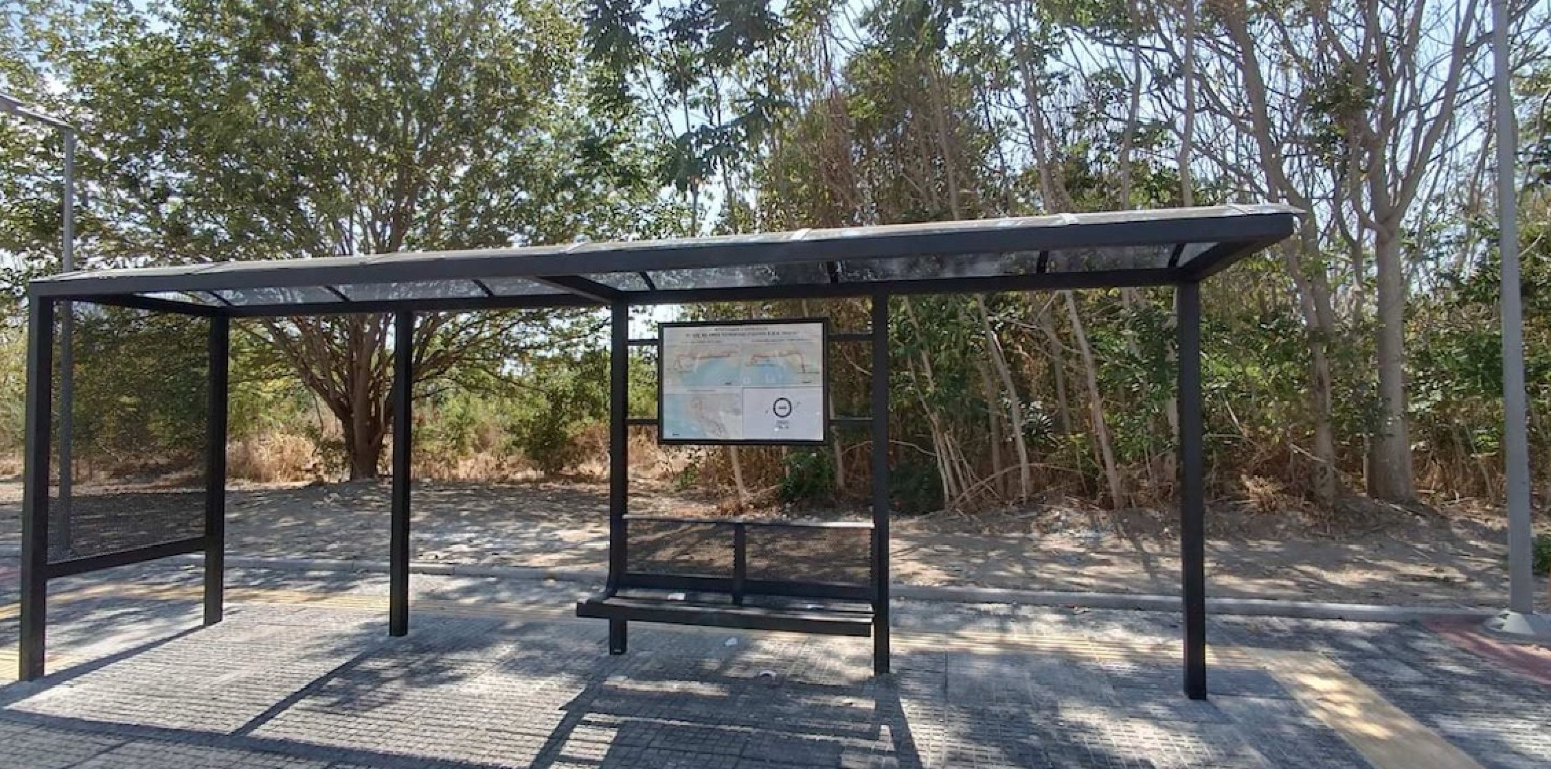 Τρία νέα στέγαστρα στον σταθμό μετρό «Μίκρα» (ΦΩΤΟ)