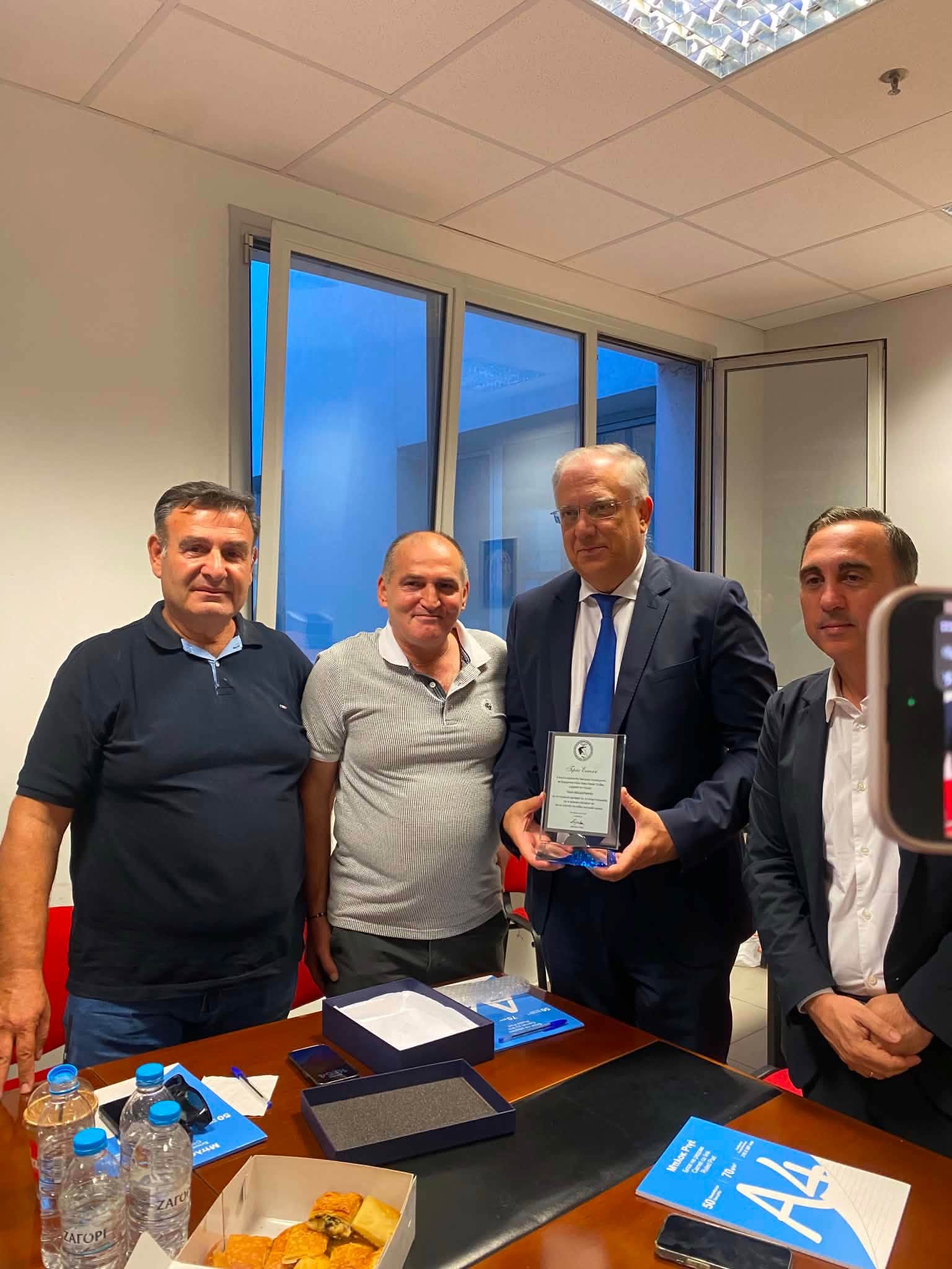 Συνάντηση Θεοδωρικάκου με την Γενική Συνομοσπονδία Λαϊκών Αγορών