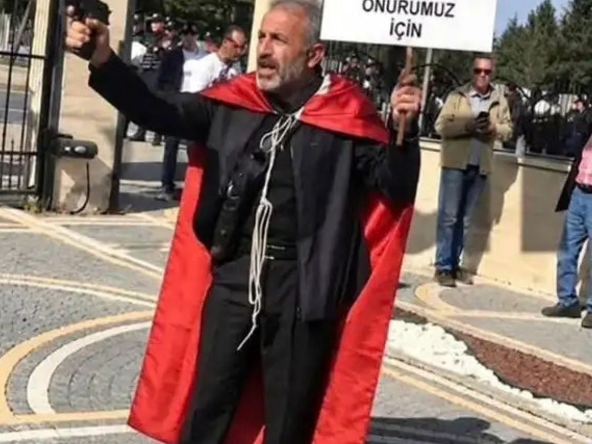 «Δεν αντέχουμε»: Αυτοκτόνησε συνταξιούχος αστυνομικός μετά από διαδήλωση στην Τουρκία (VIDEO)