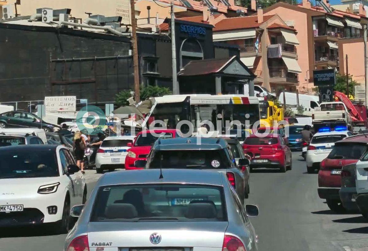 Θεσσαλονίκη: Λεωφορείο έπεσε πάνω σε στάση – Τέσσερις τραυματίες (ΦΩΤΟ)