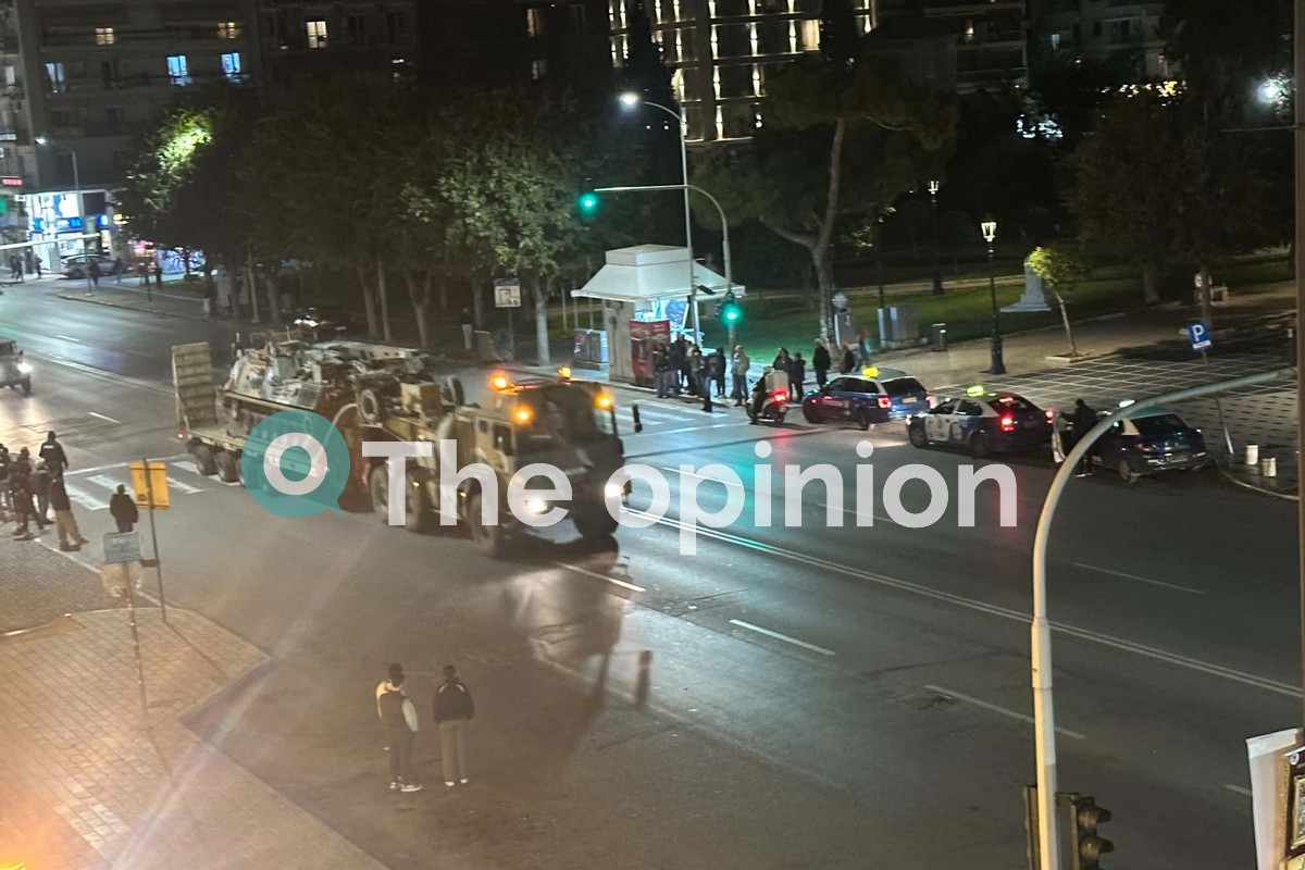 «Παρέλαση» από στρατιωτικά οχήματα στη Θεσσαλονίκη τράβηξε τα βλέμματα (ΦΩΤΟ-VIDEO)