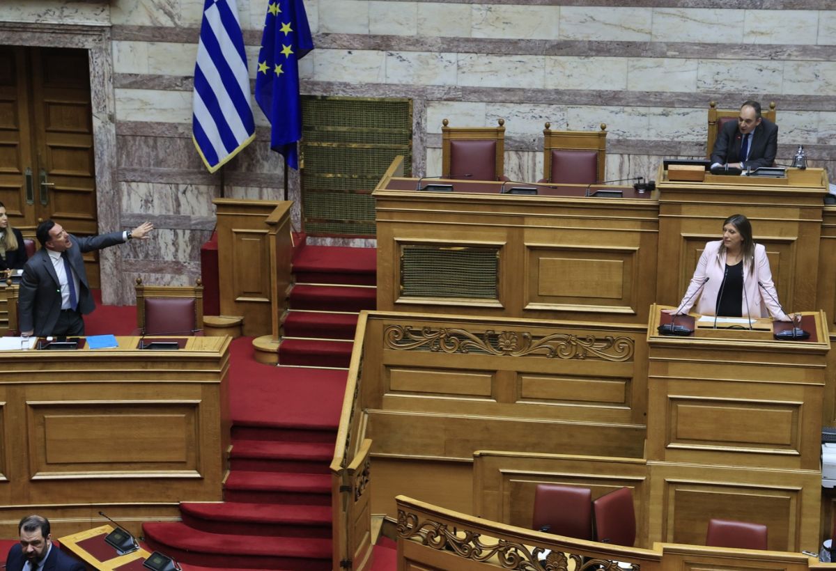 Ξέφυγε η κόντρα στη Βουλή – Γεωργιάδης σε Κωνσταντοπούλου: «Δεν φαντάζεσαι πόσο σε σιχαίνομαι, ασήμαντο ανθρωπάκι»