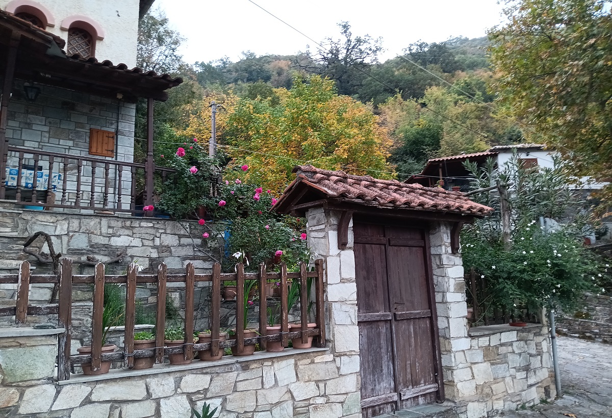 26η Οκτωβρίου: Αφορμή για εκδρομή στη φύση – Λίμνες, βουνά, παραδοσιακοί οικισμοί και άλση (ΦΩΤΟ)