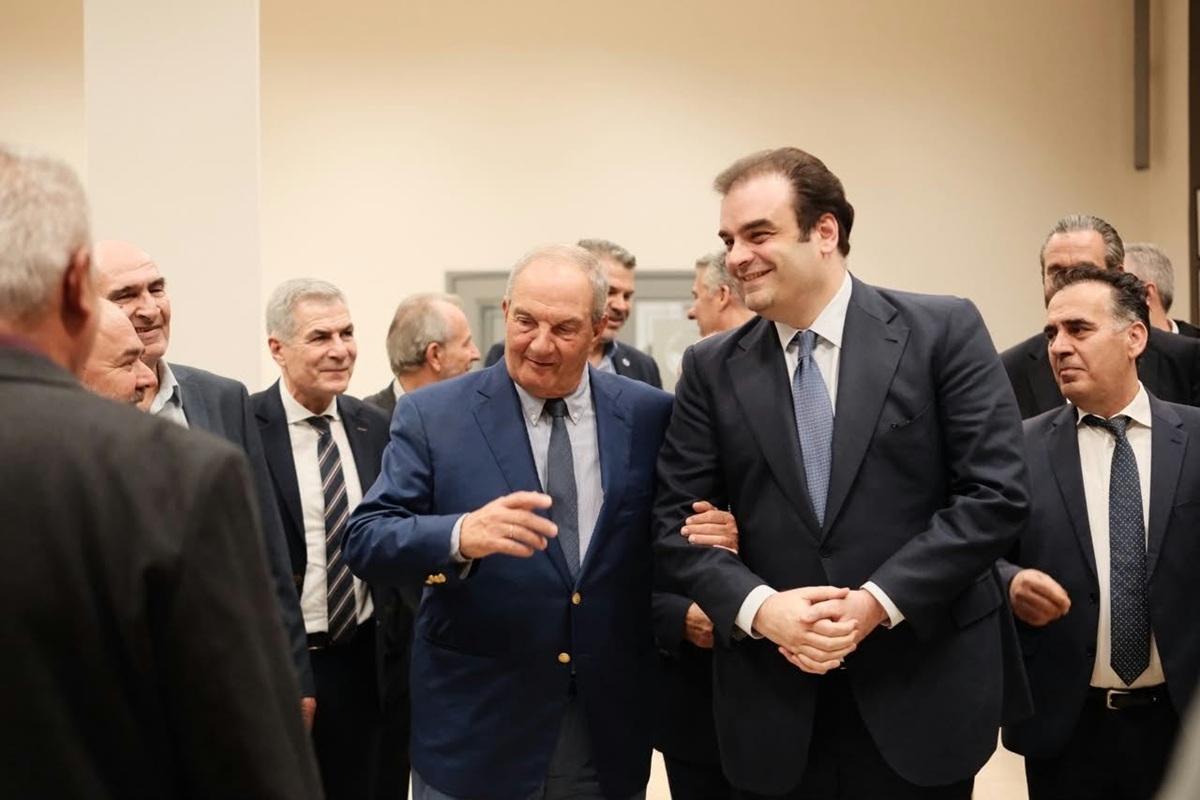 Αλά μπρατσέτα Καραμανλής – Πιερρακάκης