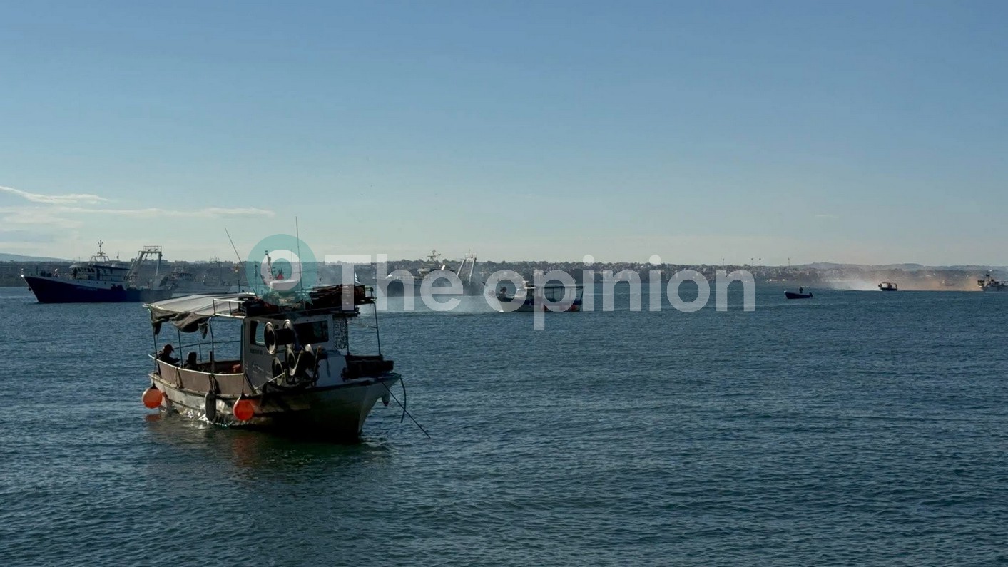 Θεσσαλονίκη: Κατακλύζουν τον Θερμαϊκό τα αλιευτικά – «Φτάσαμε στα όριά μας», λένε οι αλιείς (ΦΩΤΟ-VIDEO)