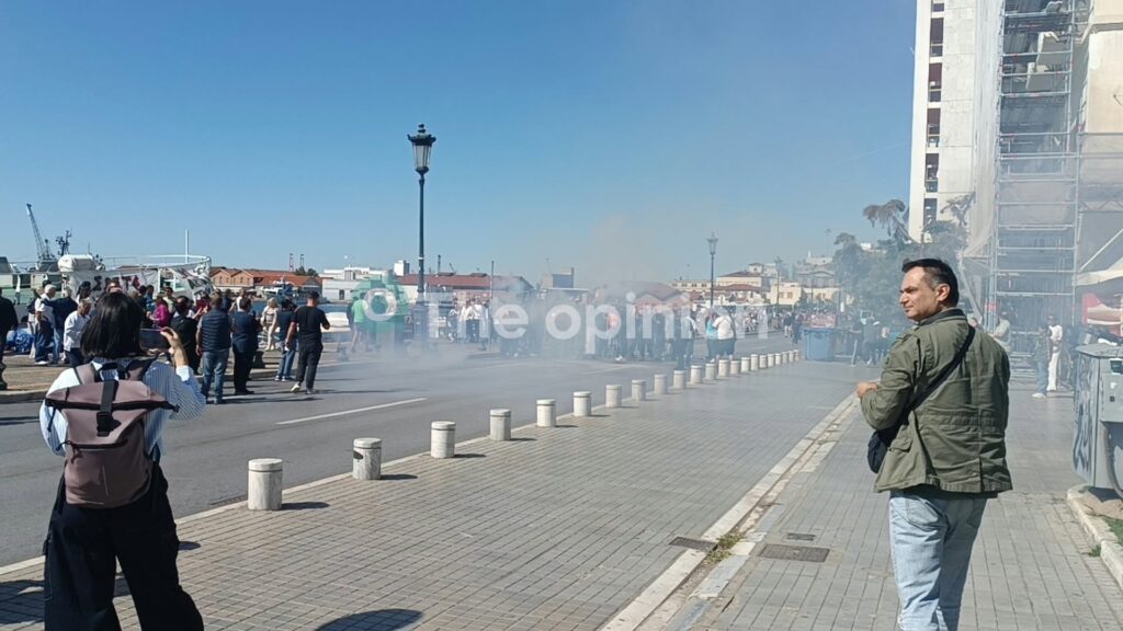 «Βούλιαξε» η Λεωφόρος Νίκης από τους αλιείς – Κόρνες και καπνογόνα στη νέα κινητοποίηση στη Θεσσαλονίκη (ΦΩΤΟ-VIDEO)