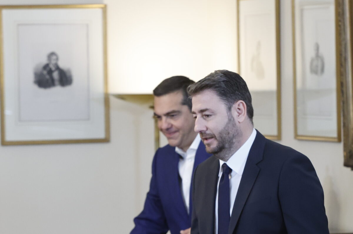 ΠΑΣΟΚ – Τσίπρας: Νέα κόντρα με φόντο τη στρατηγική απέναντι στη Νέα Δημοκρατία