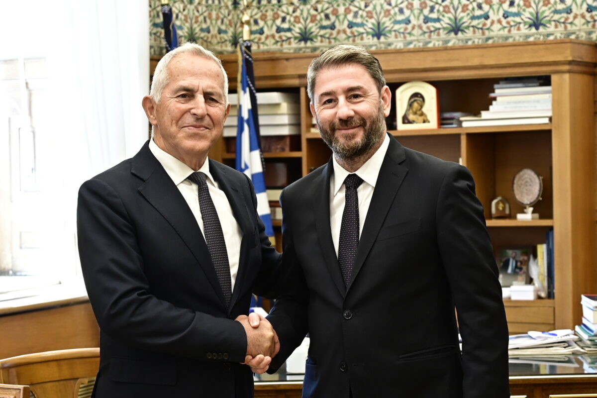 ΠΑΣΟΚ: Στην Κοινοβουλευτική Ομάδα ο Ευάγγελος Αποστολάκης – Επισημοποιήθηκε η ένταξή του