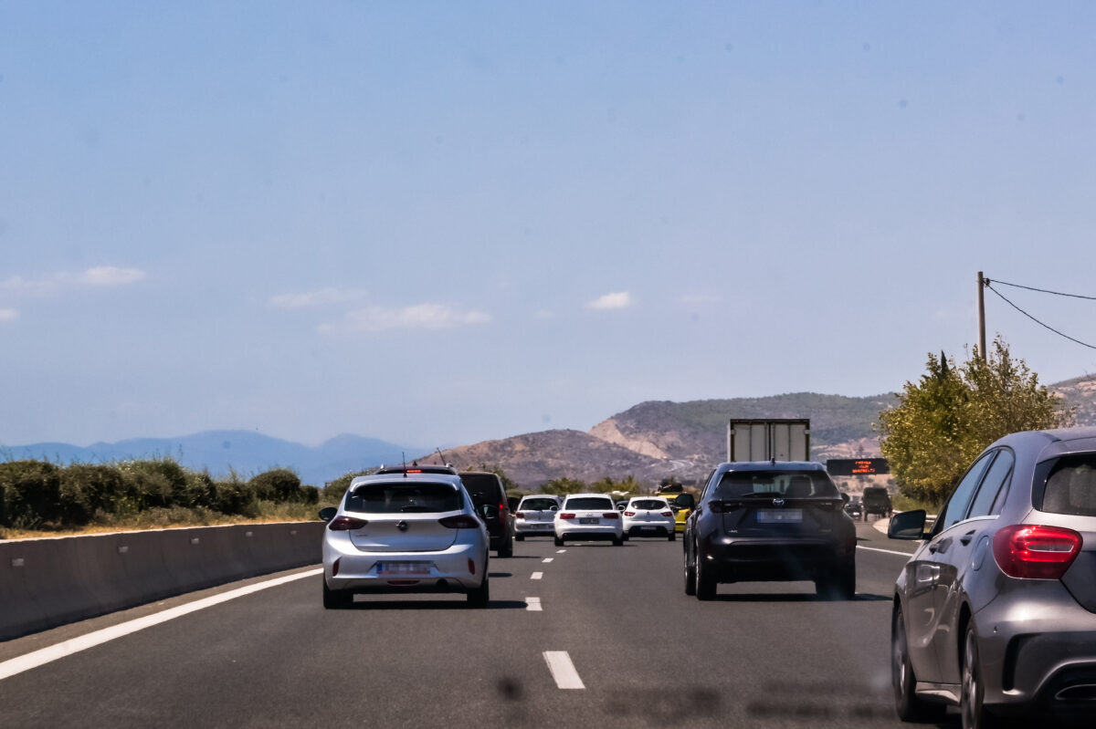 Κίνηση στην Εθνική Οδό Αθηνών - Κορίνθου. Σάββατο, 16 Αυγούστου 2025