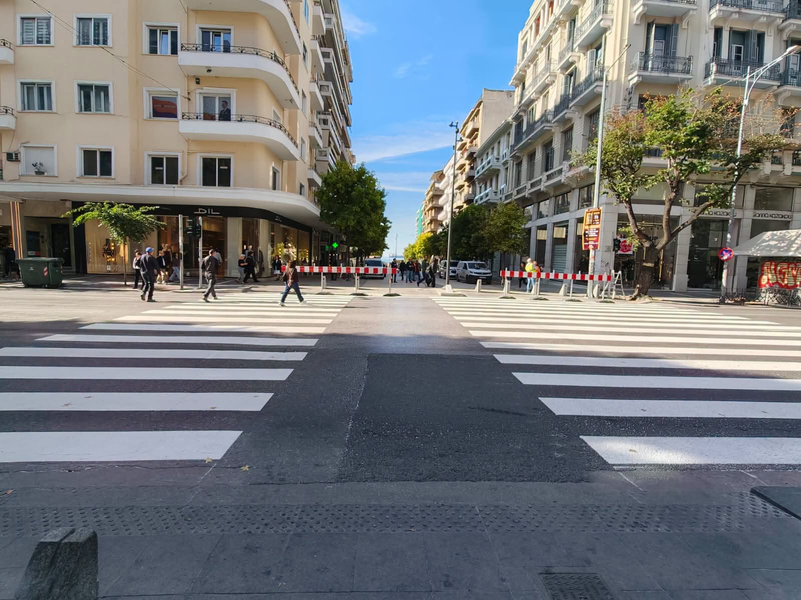 Άλλαξε η διάβαση στην Τσιμισκή – Περισσότερος χώρος στην Αγίας Σοφίας για να σταματήσει ο συνωστισμός (ΦΩΤΟ)
