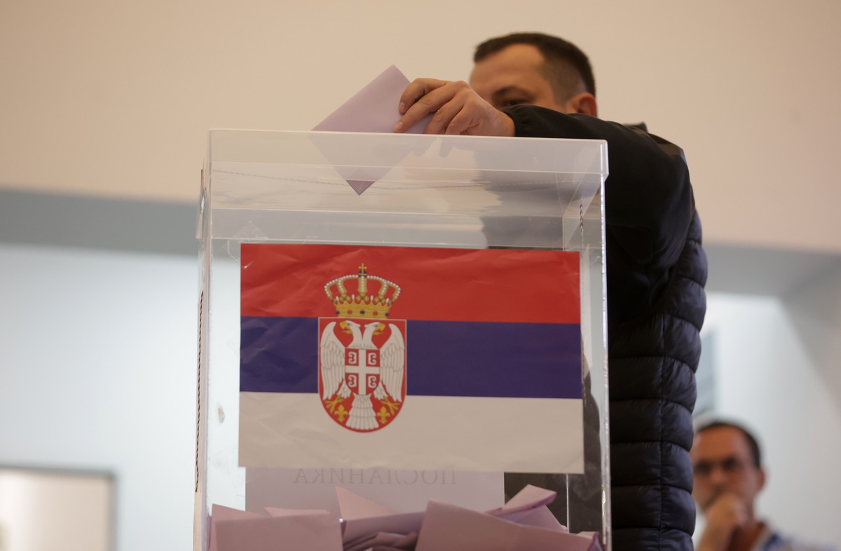 Εκλογές στη Σερβία: Ουρές έξω από τα εκλογικά τμήματα – Καταγγελίες για εξαγορά ψήφων (ΦΩΤΟ)