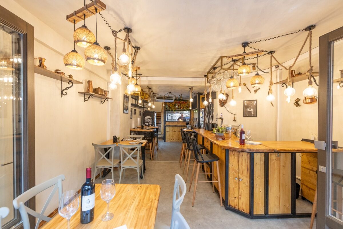 Φλαμπέ: Όταν το street food συναντά την υψηλή γαστρονομία και τη μαγεία της φλόγας στο κέντρο της Θεσσαλονίκης