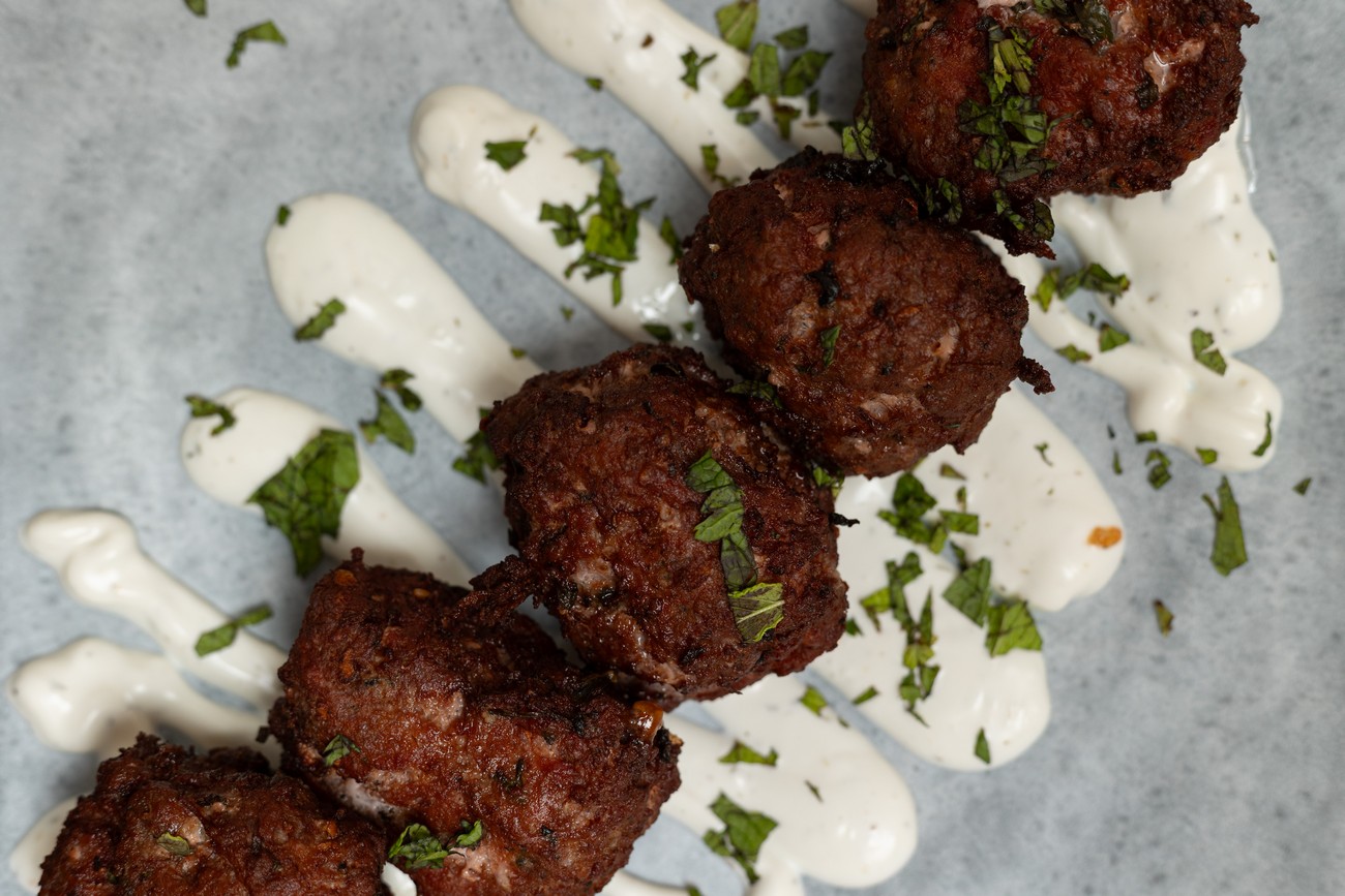 Φλαμπέ: Όταν το street food συναντά την υψηλή γαστρονομία και τη μαγεία της φλόγας στο κέντρο της Θεσσαλονίκης