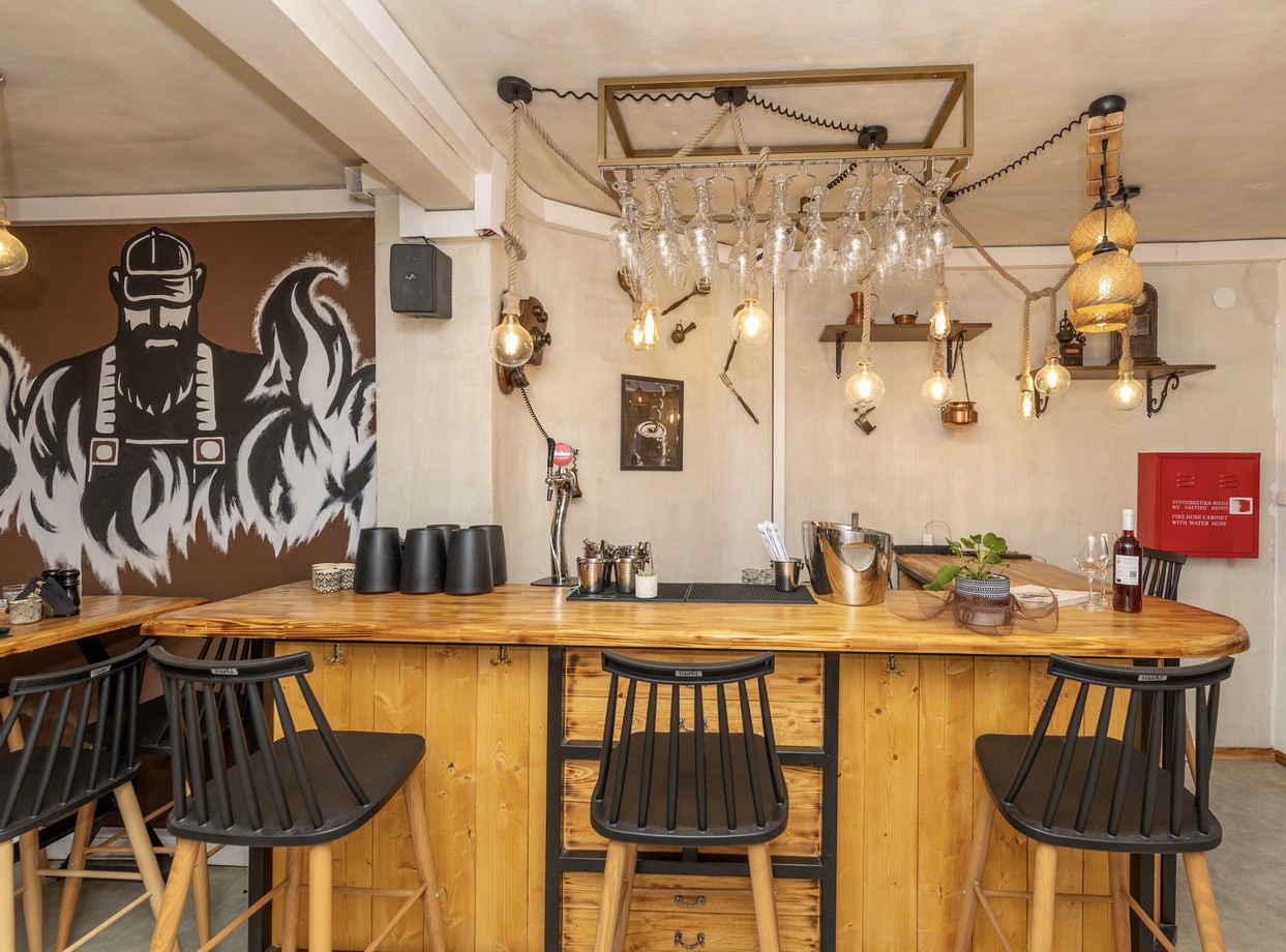 Φλαμπέ: Όταν το street food συναντά την υψηλή γαστρονομία και τη μαγεία της φλόγας στο κέντρο της Θεσσαλονίκης