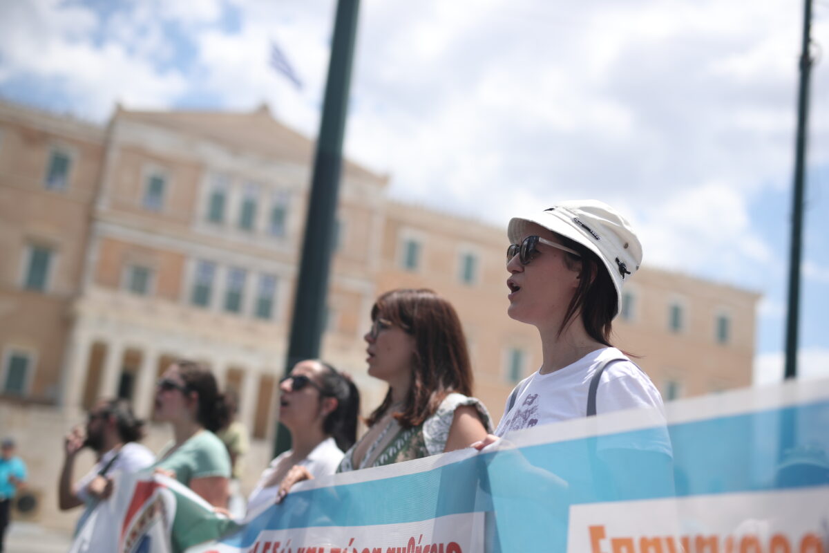 Από το Σύνταγμα μέχρι την Ισπανία: Οι νέοι βγαίνουν στους δρόμους για το δικαίωμα στη στέγη (VIDEO)