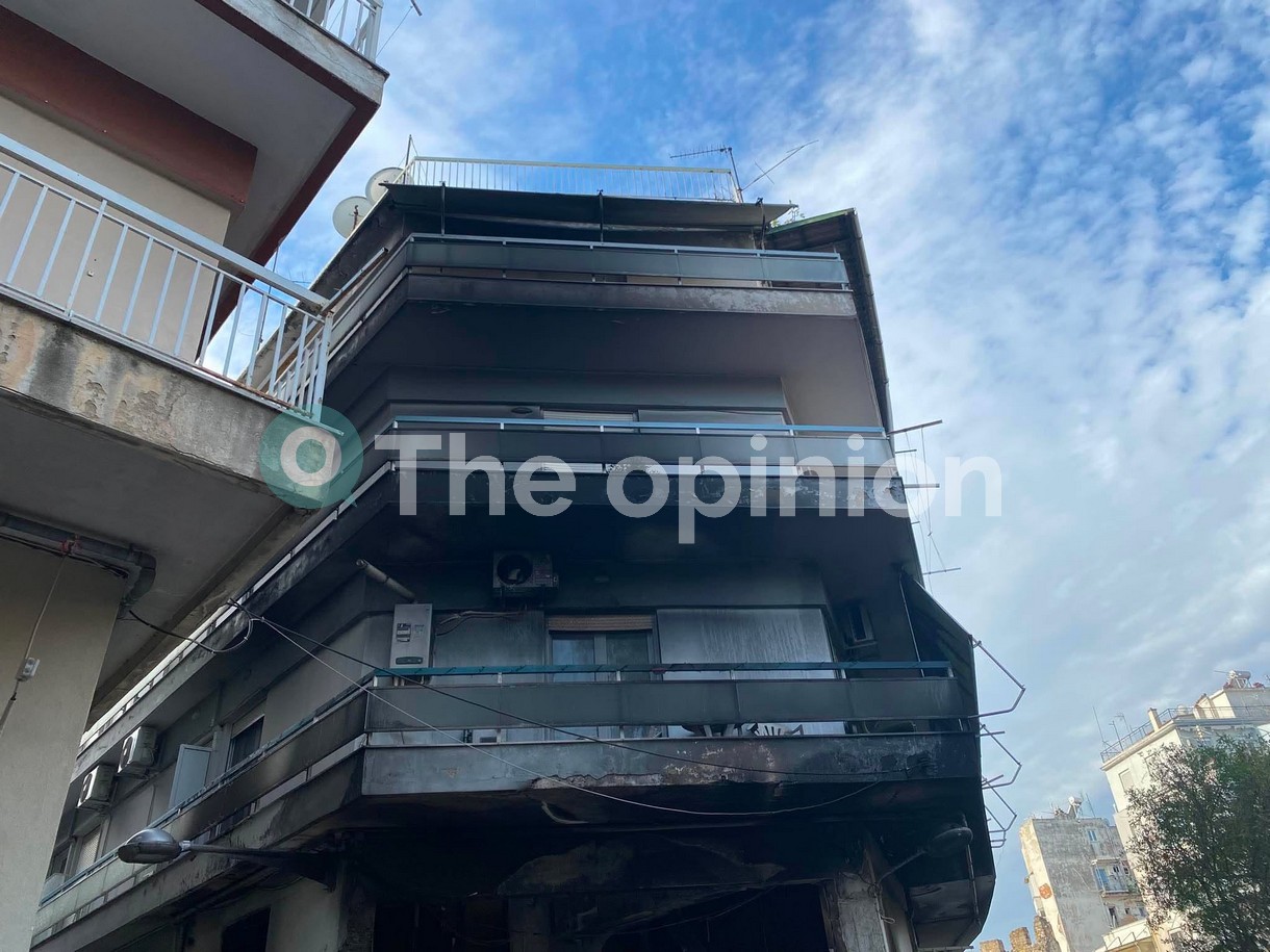 Θεσσαλονίκη: Στάχτη έγινε διαμέρισμα από τη φωτιά (ΦΩΤΟ – VIDEO)