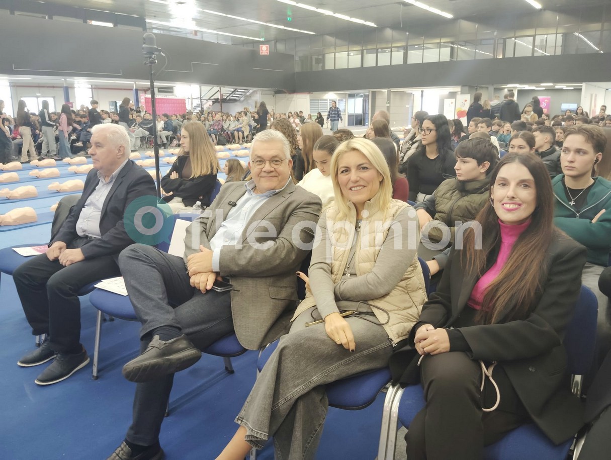 Θεσσαλονίκη: 77.195 μαθητές έκαναν ταυτόχρονα ΚΑΡΠΑ «σπάζοντας» το περσινό ρεκόρ! (ΦΩΤΟ – VIDEO)
