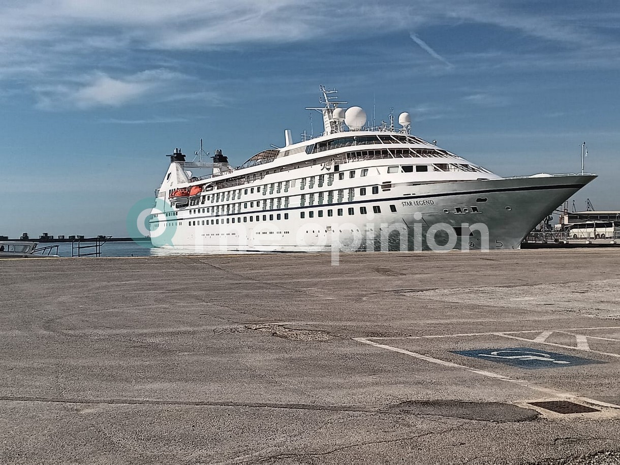 Κρουαζιέρα: Ένας «θρύλος των αστεριών» στη Θεσσαλονίκη (ΦΩΤΟ)