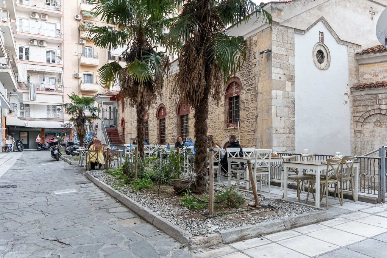 ΛΟΛΑ: Από το καφενείο του 1988 σε σύγχρονο στέκι θαλασσινών