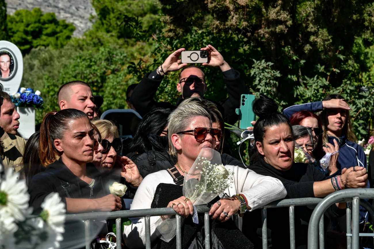 Γιώργος Μαζωνάκης: Σε κλίμα συγκίνησης το μνημόσυνο στη Νίκαια (ΦΩΤΟ)