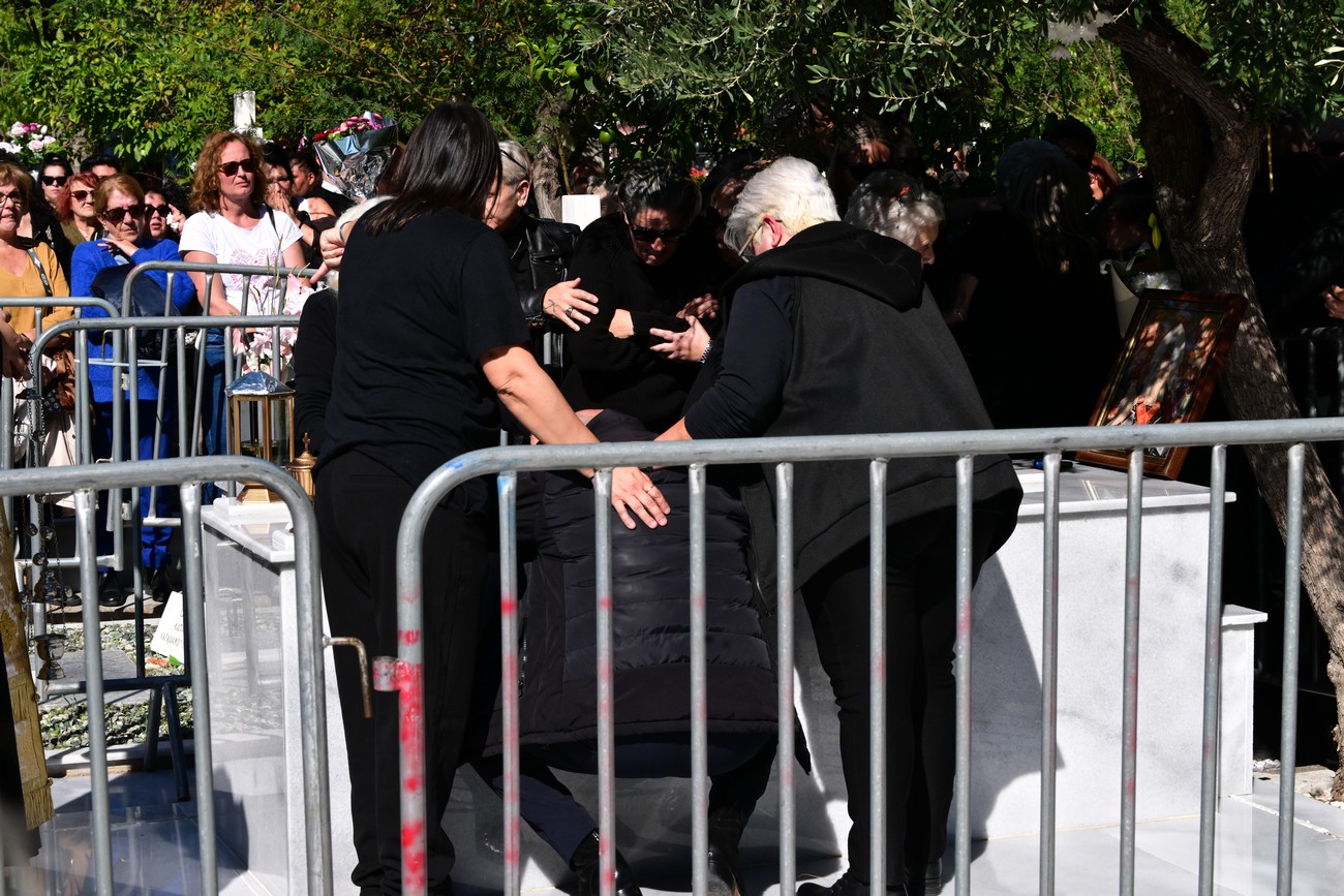 Γιώργος Μαζωνάκης: Σε κλίμα συγκίνησης το μνημόσυνο στη Νίκαια (ΦΩΤΟ)
