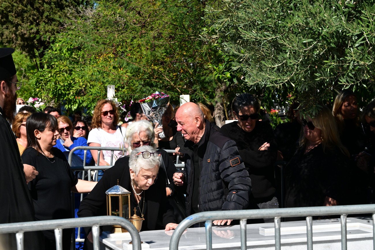 Γιώργος Μαζωνάκης: Σε κλίμα συγκίνησης το μνημόσυνο στη Νίκαια (ΦΩΤΟ)