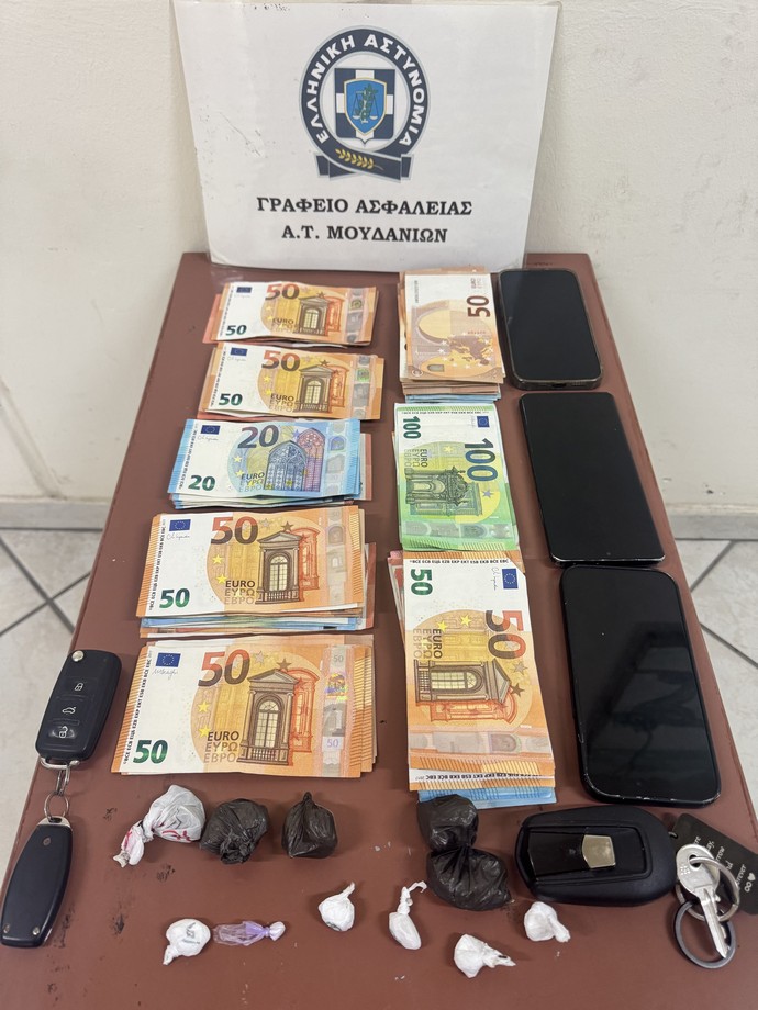 Χαλκιδική: Τρεις συλλήψεις για ναρκωτικά – Κατασχέθηκαν κάνναβη, κοκαΐνη και 3.000 ευρώ (ΦΩΤΟ)
