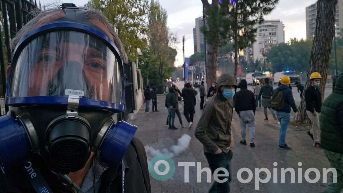 Τίρανα: Σφοδρές συγκρούσεις διαδηλωτών με την αστυνομία – Τι κατέγραψε ο Χρήστος Νικολαΐδης (VIDEO)