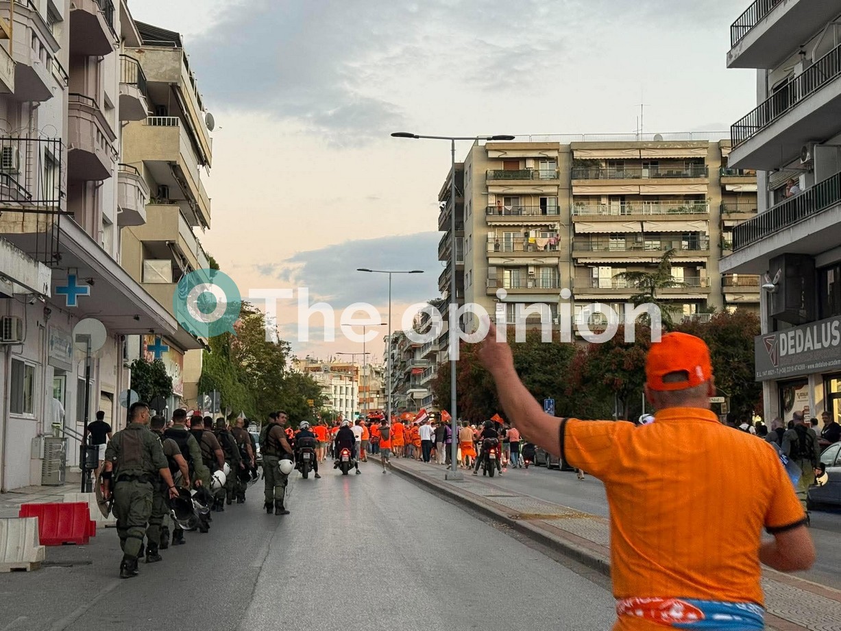 Σε ρυθμούς Τούμπας οι Ολλανδοί φίλαθλοι – «Πορτοκαλί» γιορτή στους δρόμους της Θεσσαλονίκης (ΦΩΤΟ-VIDEO)