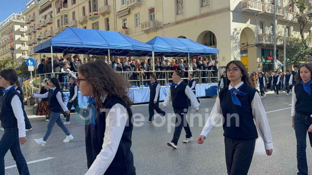 Θεσσαλονίκη: Με υπερηφάνεια η μαθητική παρέλαση της 28ης Οκτωβρίου (ΦΩΤΟ-VIDEO)