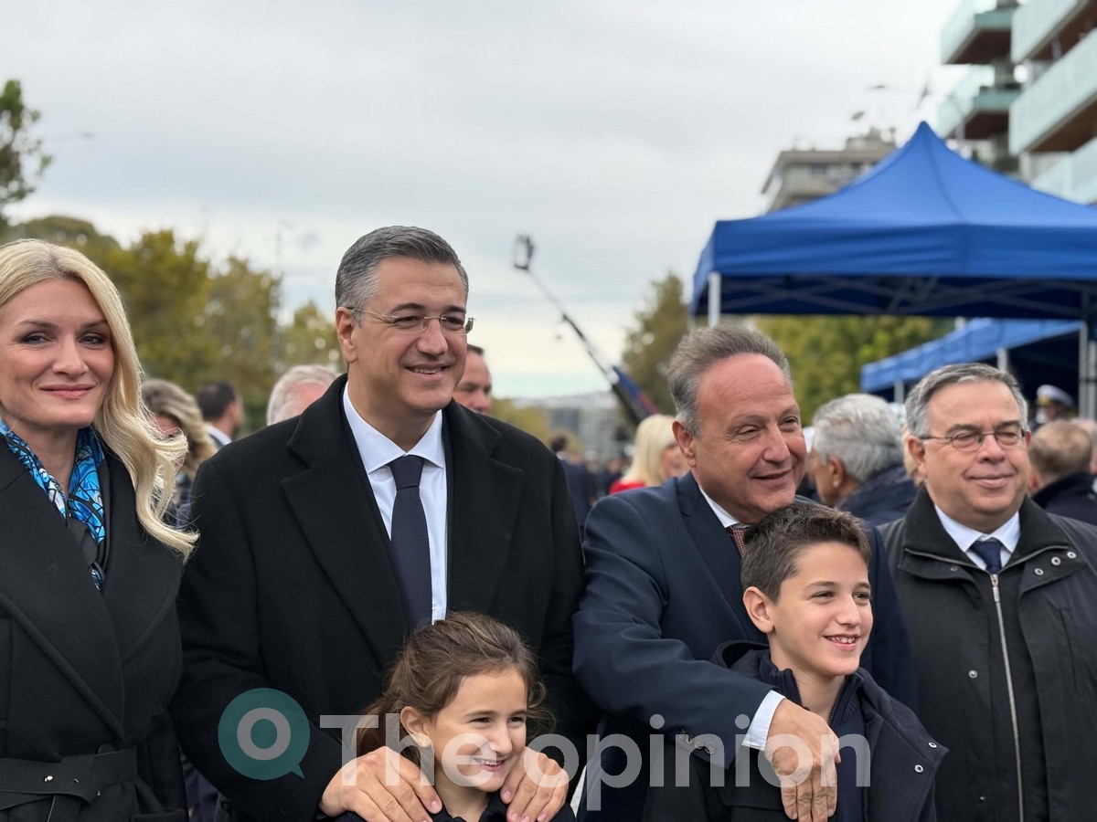 Θεσσαλονίκη: Παρουσία ΠτΔ και Πρωθυπουργού η στρατιωτική παρέλαση – Leopard, drones και «Ασπίδα του Αχιλλέα» στη Λεωφόρο Μεγάλου Αλεξάνδρου (ΦΩΤΟ+VIDEO)