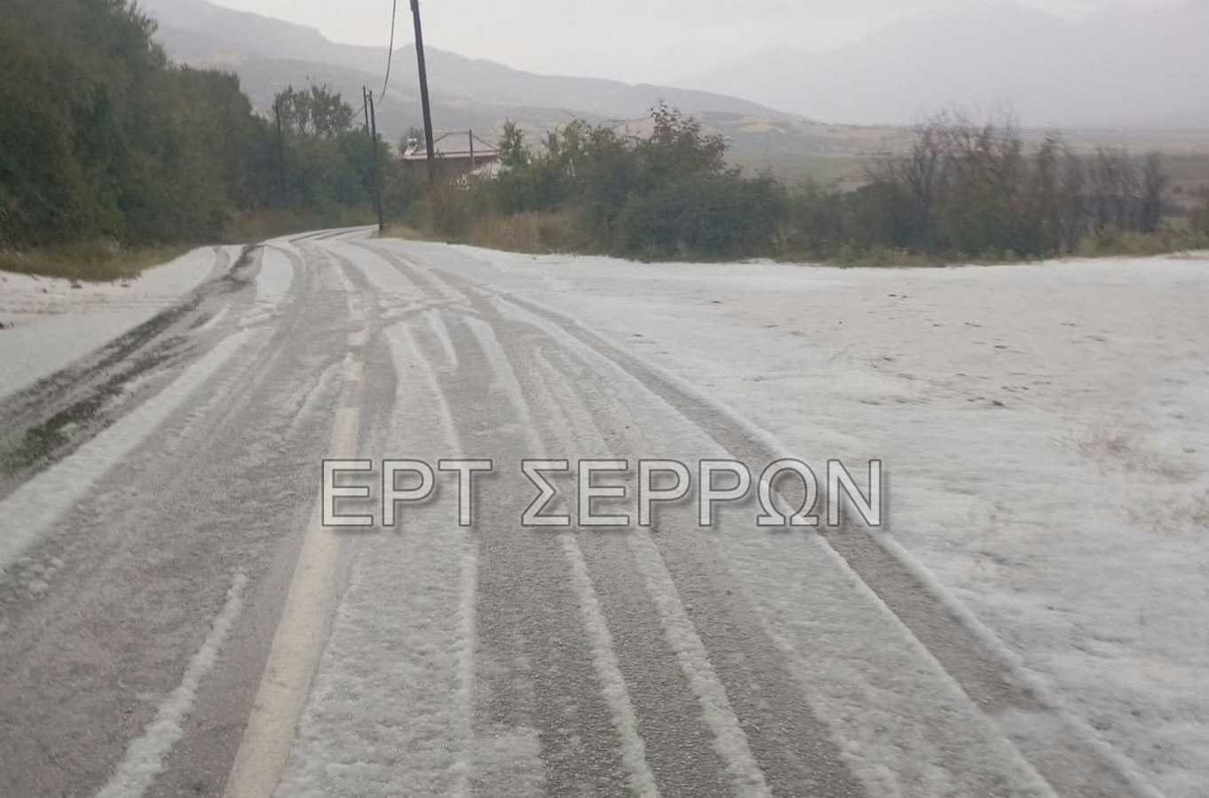 «Άσπρισε» η Νέα Ζίχνη Σερρών από την έντονη χαλαζόπτωση (ΦΩΤΟ)