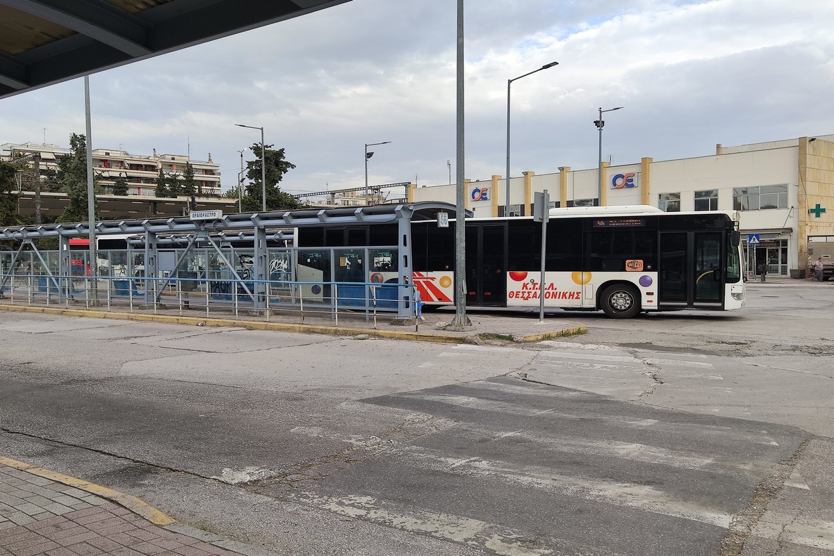 Τερματικός σταθμός λεωφορείων έξω από το Ν.Σ. Σταθμό