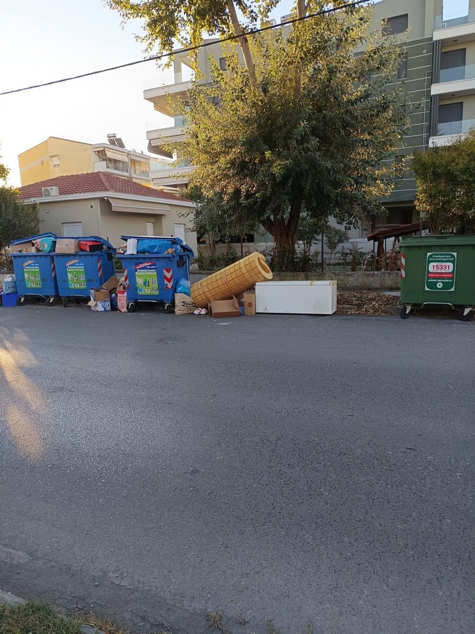 Ξεχείλισαν οι μπλε κάδοι σε περιοχές στη Θεσσαλονίκη – Εκτός λειτουργίας το ΚΔΑΥ στη Θέρμη (ΦΩΤΟ)