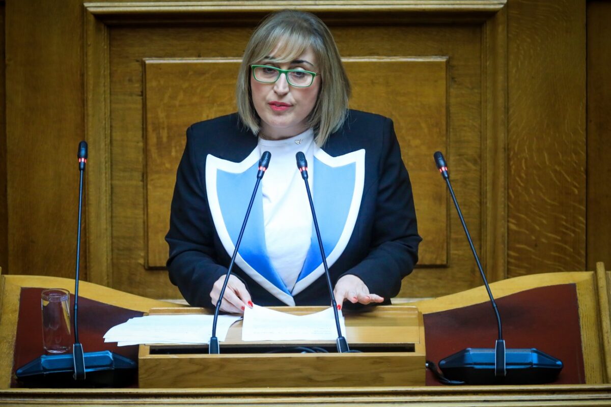 Στέλλα Αραμπατζή