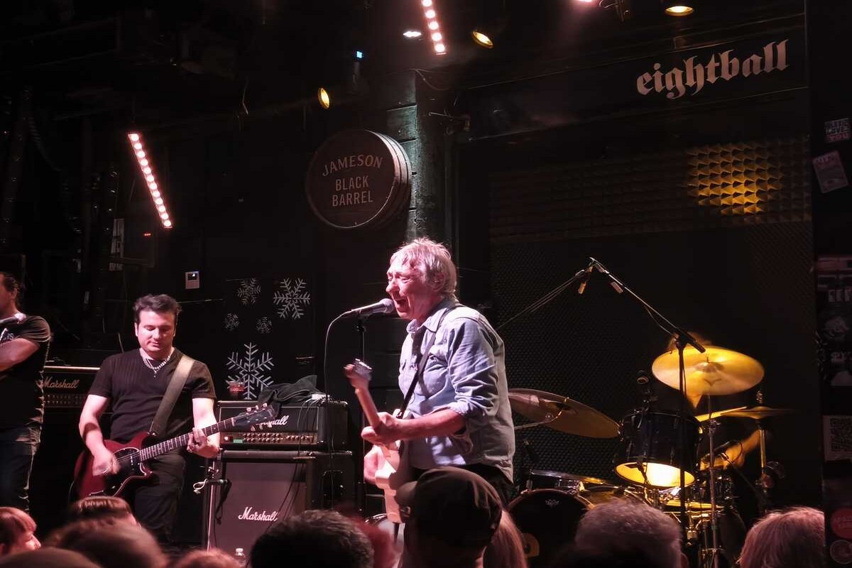 Ο Steve Diggle στο live στο Eightball, στη Θεσσαλονίκη