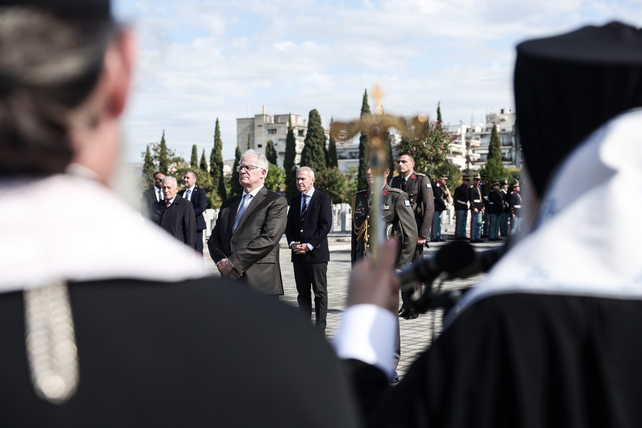 Θεσσαλονίκη: Στο Ζέιτενλικ ο Κωνσταντίνος Τασούλας – Κατέθεσε στεφάνι στη μνήμη των πεσόντων (ΦΩΤΟ)