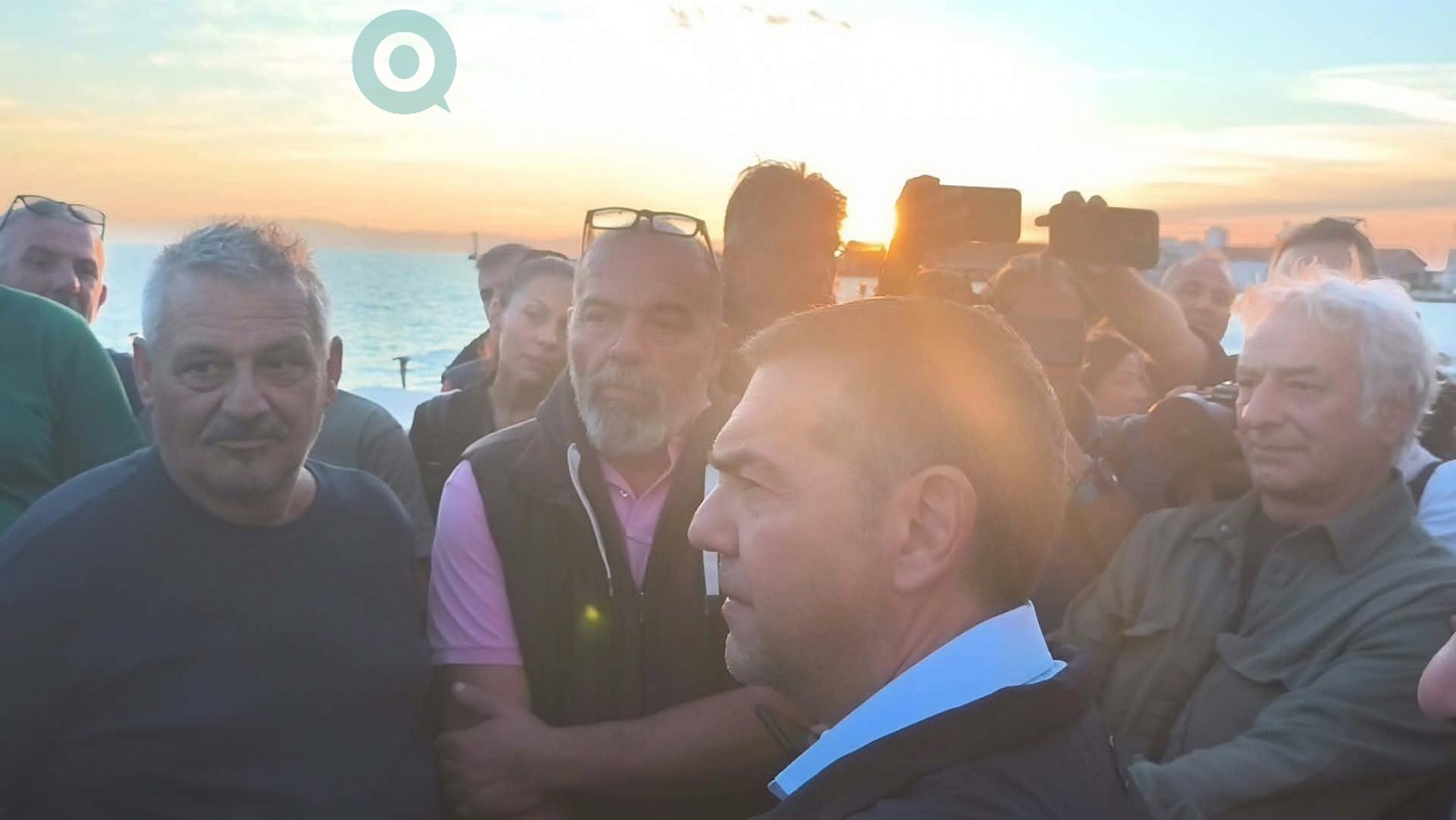 Συνάντηση Τσίπρα – αλιέων Θεσσαλονίκης: «Οι άνθρωποι δεν μπορούν να επιβιώσουν» – Κάλεσε τον Μητσοτάκη να επισκεφθεί τους επαγγελματίες (ΦΩΤΟ-VIDEO)