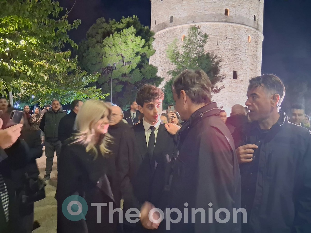 «Αγαπιόμαστε από παλιά» – Η αγκαλιά Τζιτζικώστα στη Ράπτη
