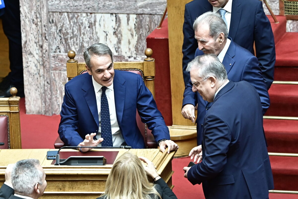 Προϋπολογισμός: Ανάπτυξη 2% το 2026 και 2,3% το 2027 – Τι προβλέπει το προσχέδιο (ΦΩΤΟ)