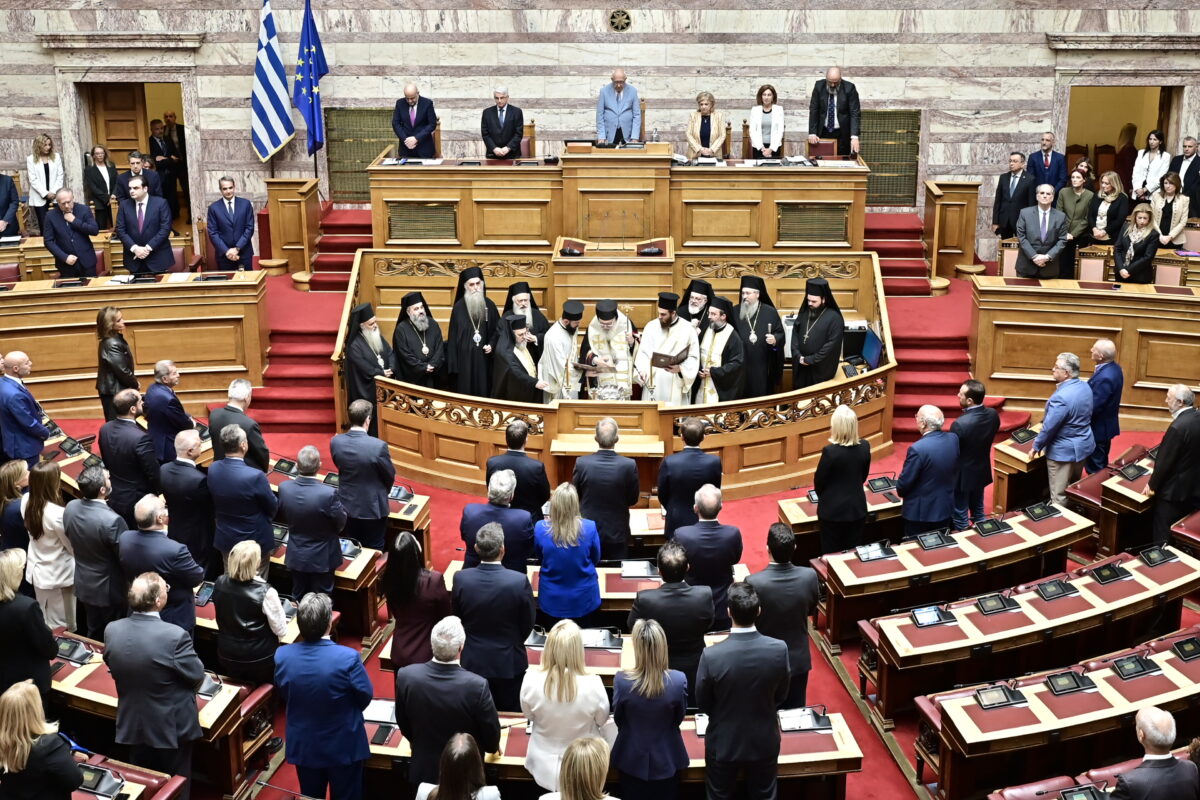 Βουλή: Με αγιασμό ξεκίνησε η νέα Σύνοδος – Κατατέθηκε και το προσχέδιο του προϋπολογισμού του 2027 (ΦΩΤΟ)