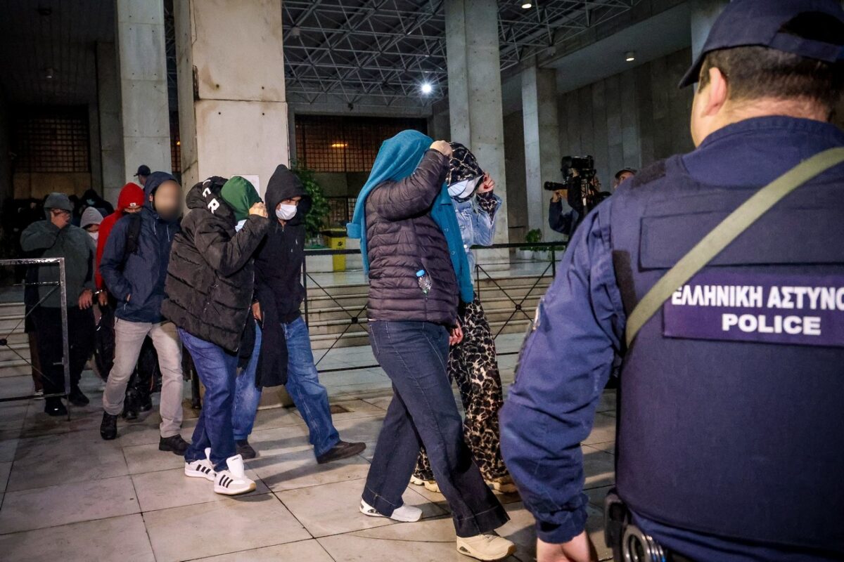 συλληφθέντες